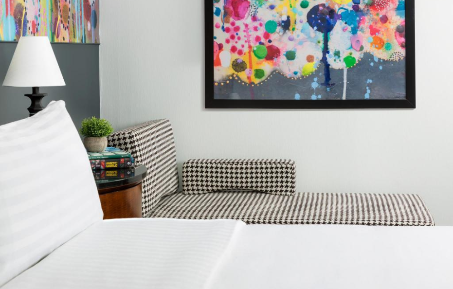 Park West Hotel